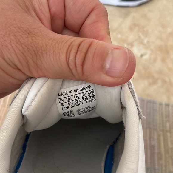 Adidas size 5 - Picture 8 of 8